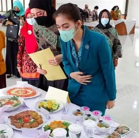 Kegiatan Sosial Selvi Ananda Selvi Ananda saat melakukan kunjungan kerja PKK
