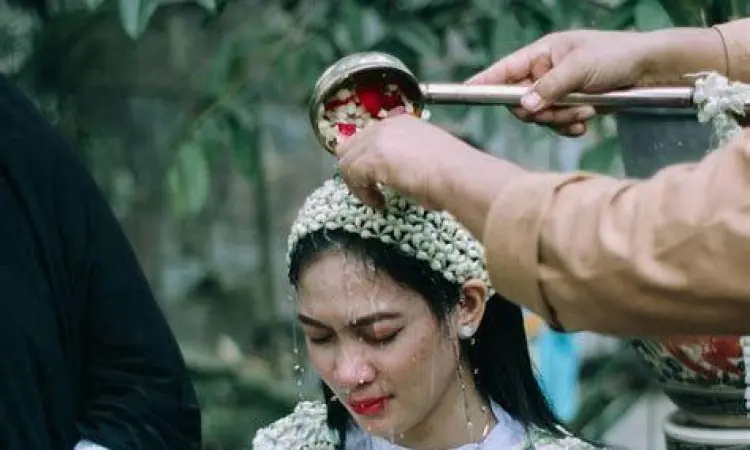 Prosesi siraman adat Jawa