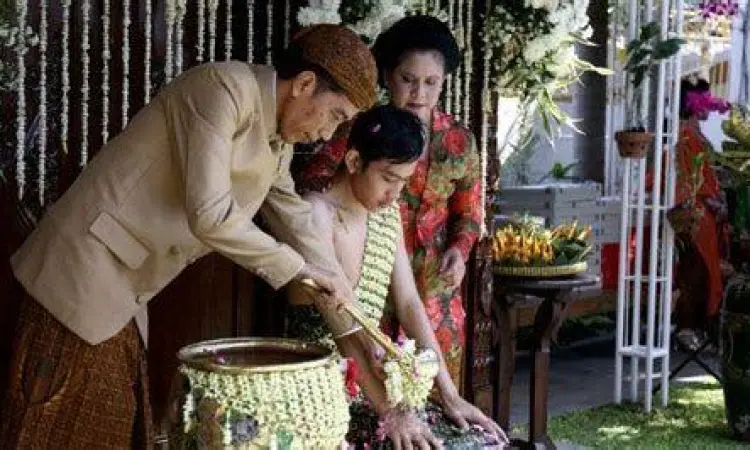 Prosesi siraman Gibran Rakabuming Raka