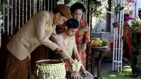 Siraman Gibran Rakabuming Prosesi siraman Gibran Rakabuming Raka