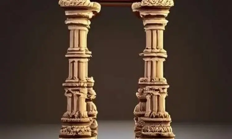 Pilar kuil yang berdiri terpisah menyangga atap