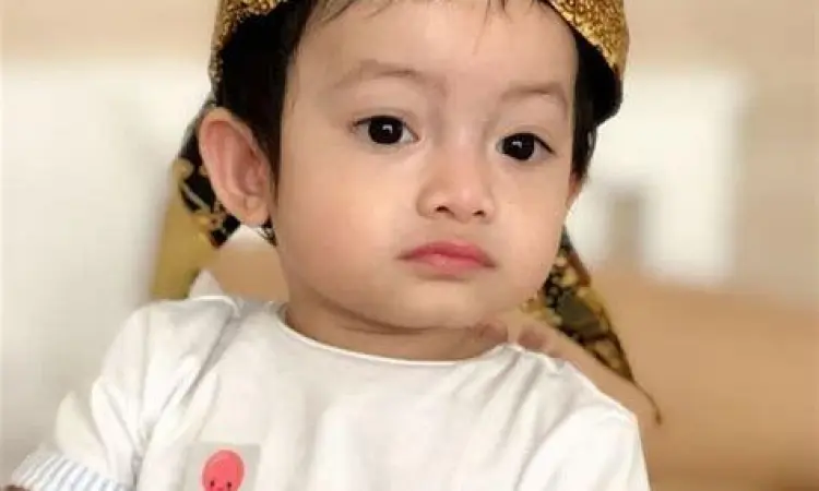 Aktivitas Kenzie Al Gibran Kenzie Al Gibran sedang beraktivitas di rumah