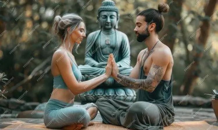 Ruang dalam Kebersamaan Modern Pasangan melakukan meditasi bersama dengan ruang pribadi